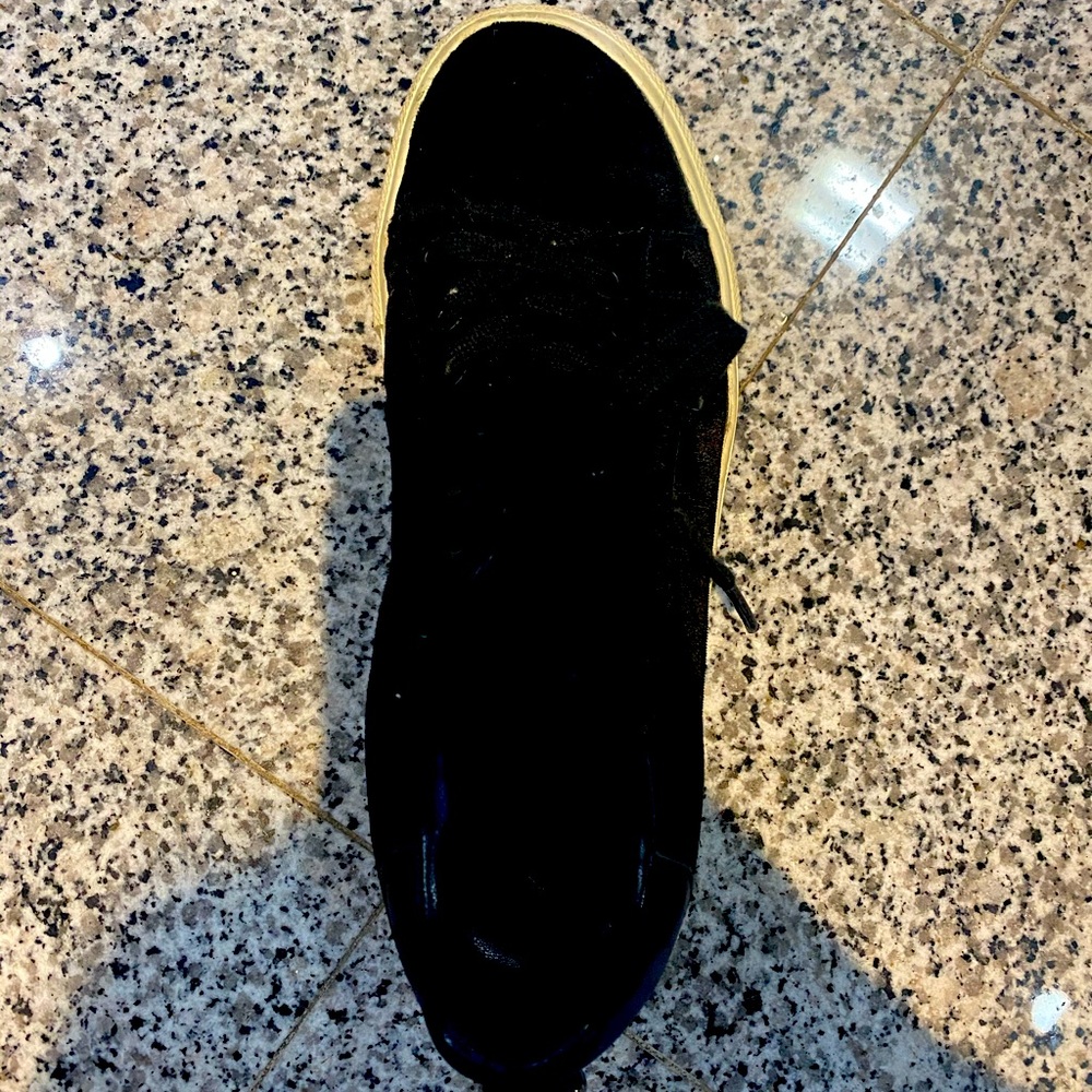 Velvet - Picture 4 of 6